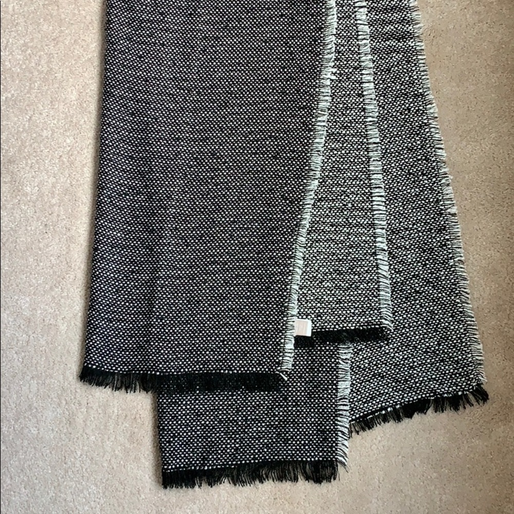 Black/white Knit Scarf